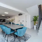 Stunning In Privlaka * Zára