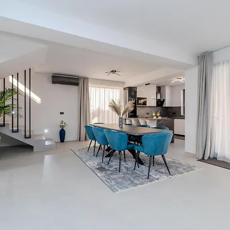 Holiday home Stunning In Privlaka *