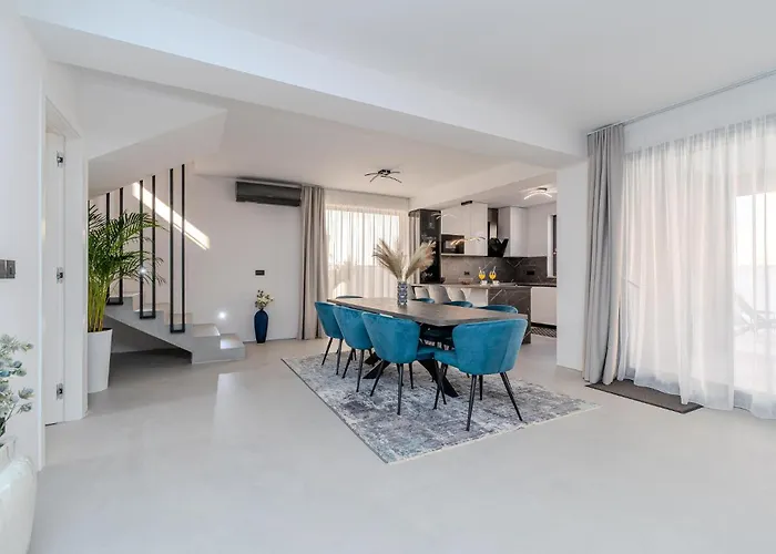 Holiday home Stunning In Privlaka *