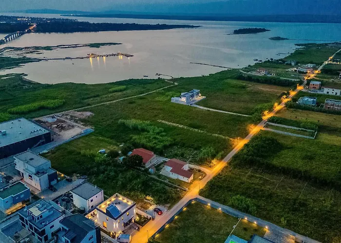 Holiday home Stunning In Privlaka *